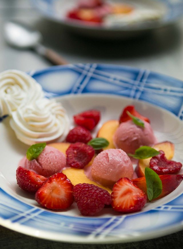 草莓酥皮和冷冻酸奶食谱
